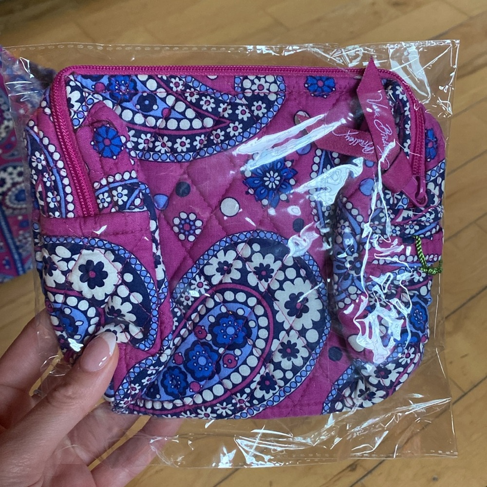 Vera Bradley Weekended Duffle Travel Bag and Makeup Pouch - Picture 6 of 10